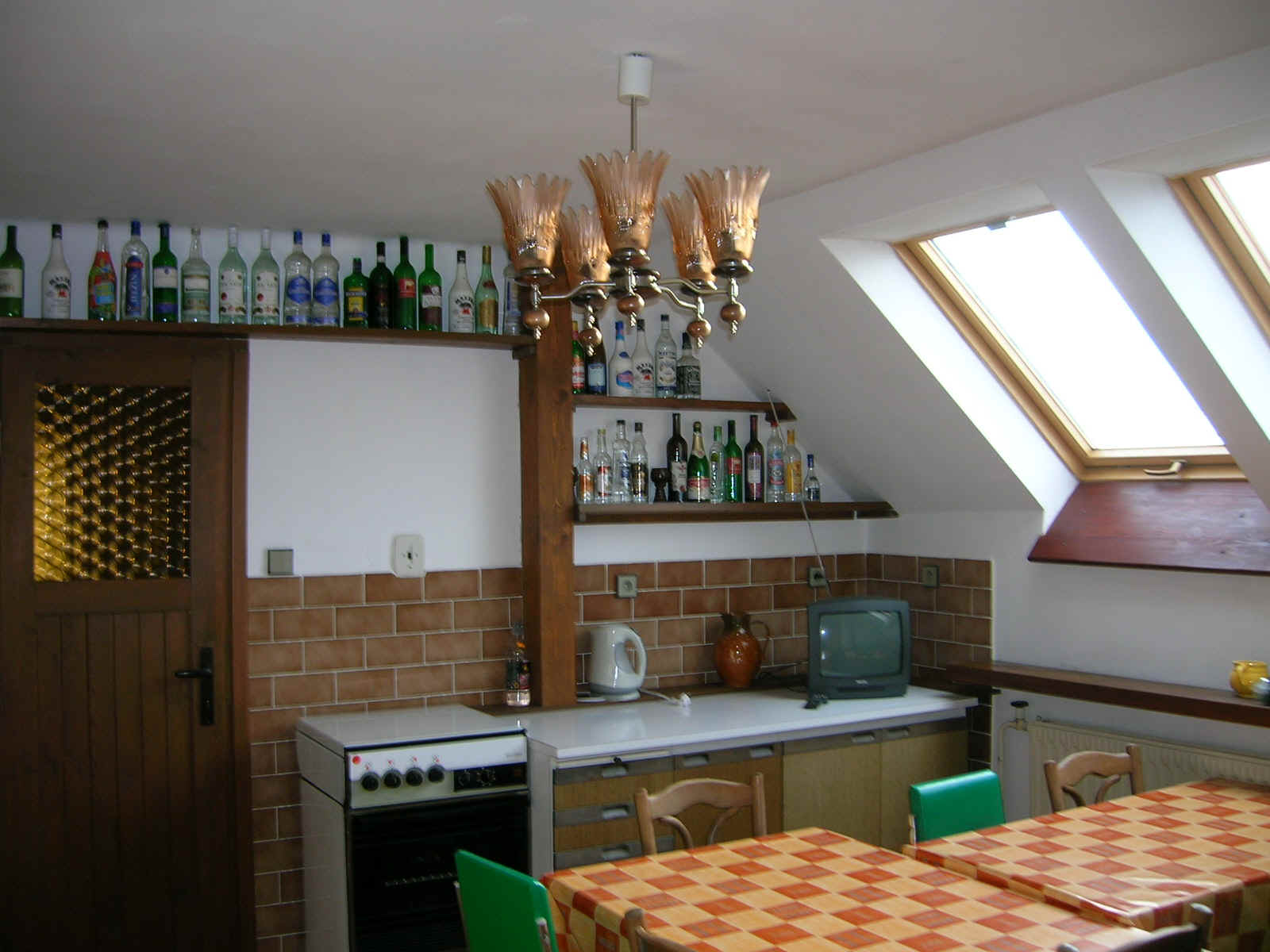 011.JPG (356944 bytes)